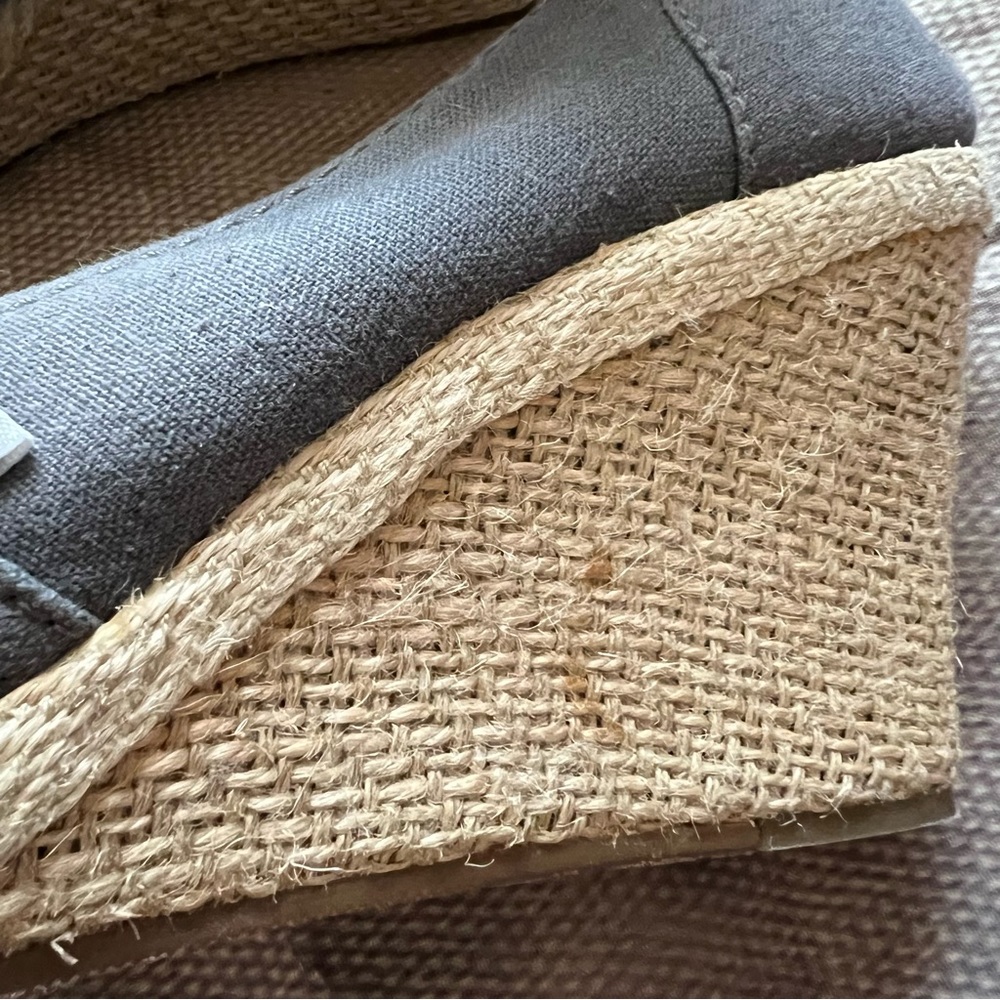 Toms Shoes - Picture 3 of 8